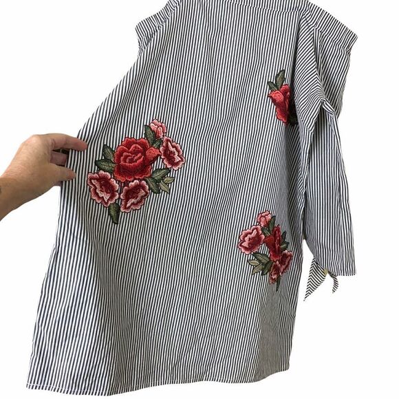 Romeo+Juliet Couture Off Shoulder Rose Striped  Dress Size Large - Picture 5 of 9